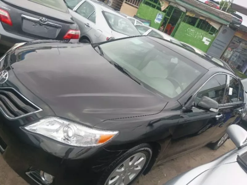 Toyota Camry   - 2011
