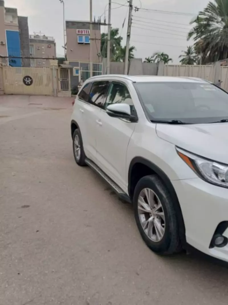 Toyota Highlander   - 2015