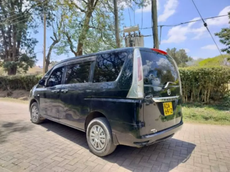 Nissan Serena   - 2013