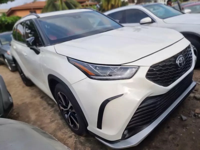Toyota Highlander   - 2021