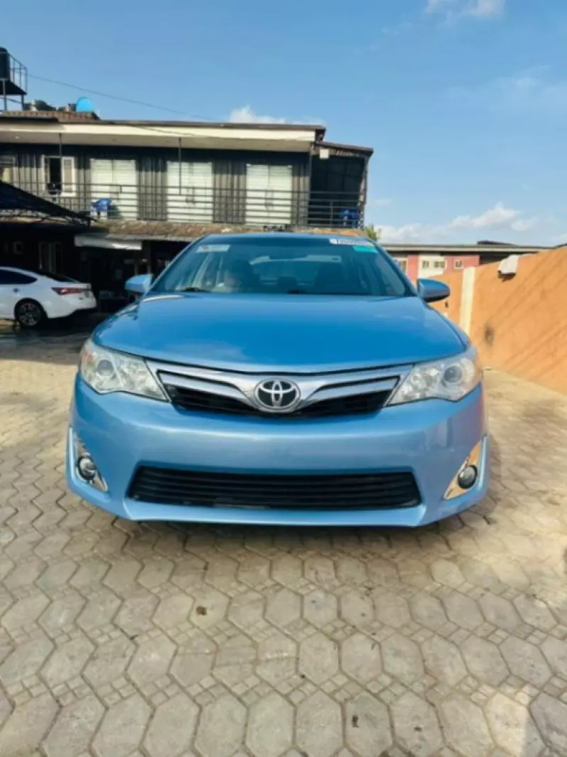 Toyota Camry   - 2012
