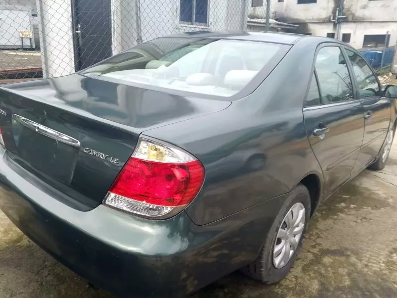 Toyota Camry   - 2005