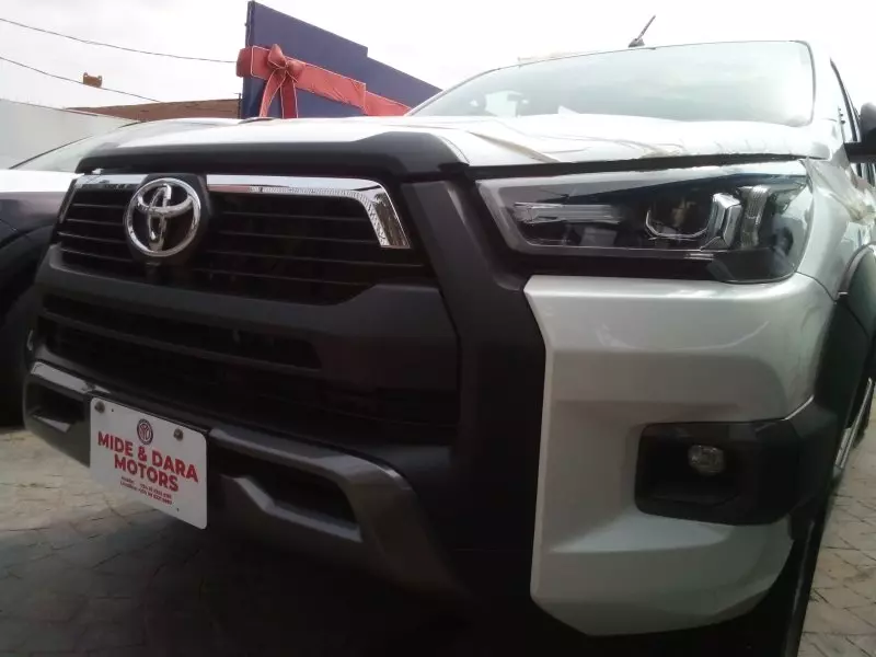 Toyota Hilux   - 2025