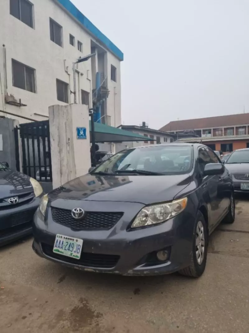 Toyota Corolla   - 2010