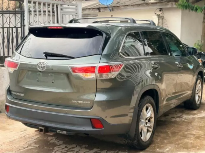 Toyota Highlander   - 2015