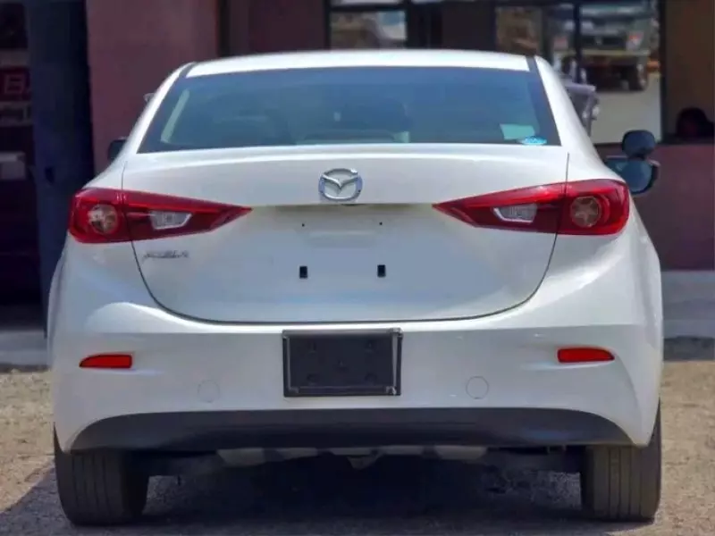 Mazda Axela    -