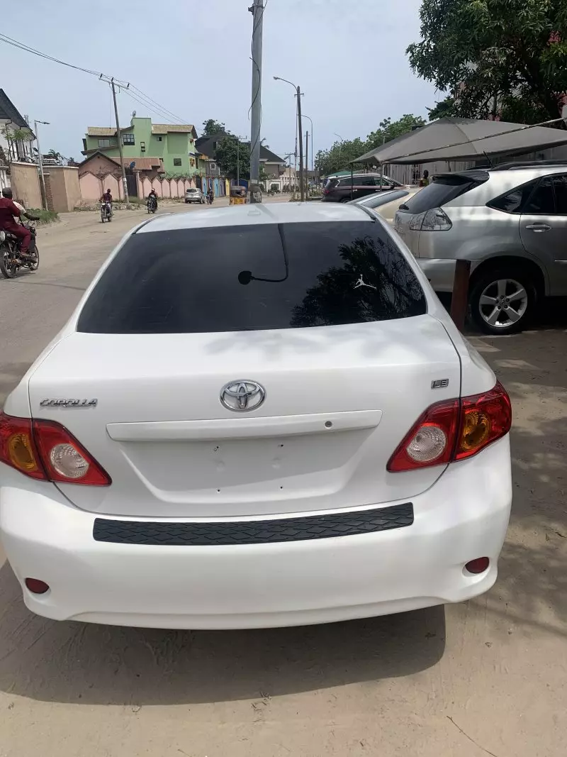 Toyota corolla   - 2009