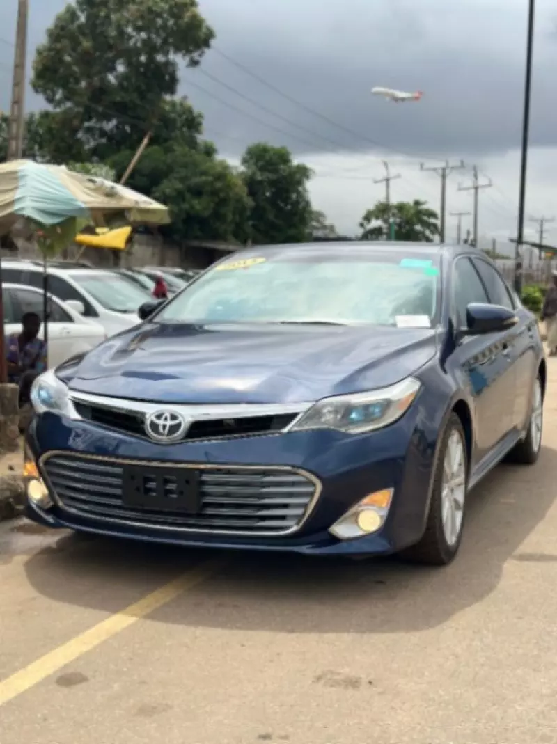 Toyota Avalon   - 2013