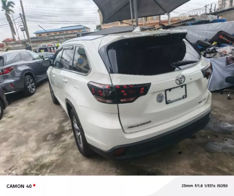 Toyota Highlander   - 2016
