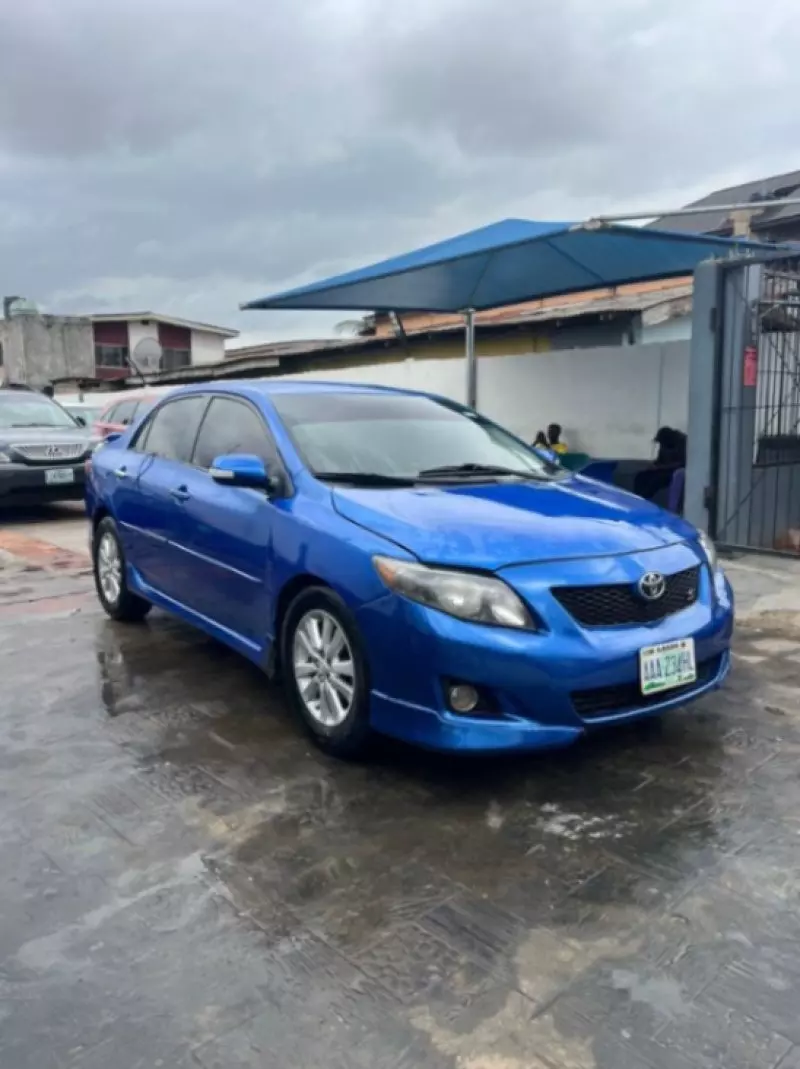 Toyota Corolla   - 2010