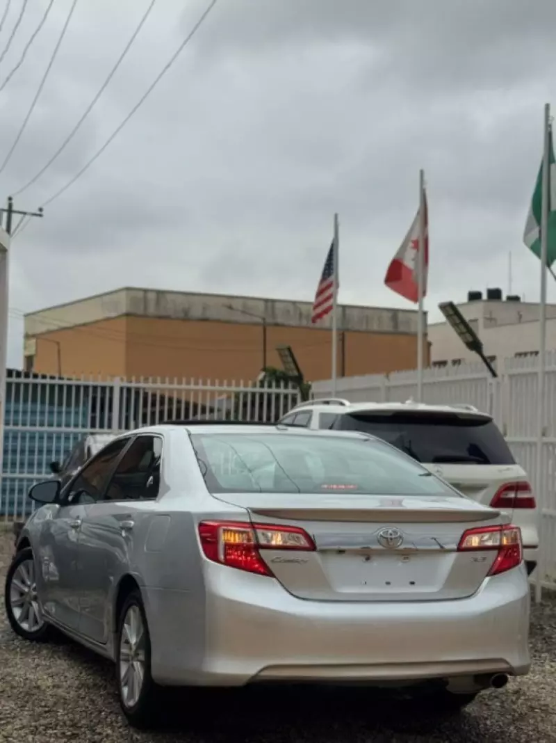 Toyota Camry   - 2013