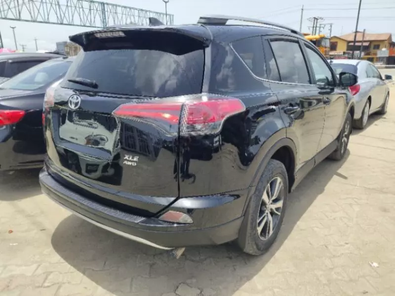 Toyota RAV4   - 2017