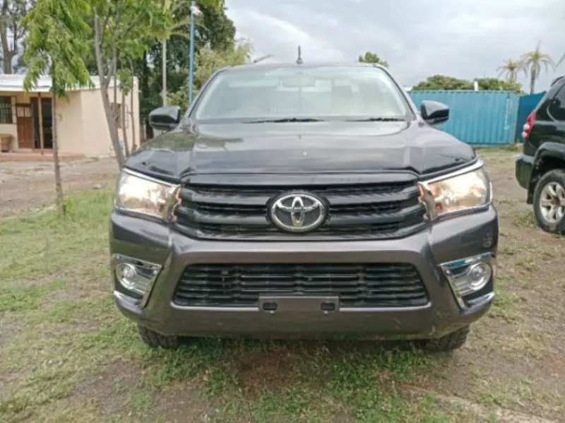 Toyota Hilux   - 2016