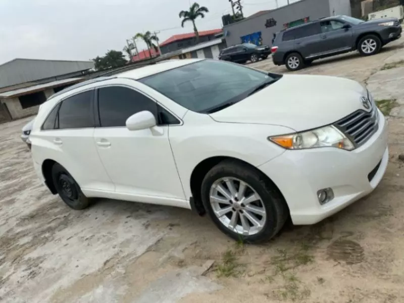 Toyota Venza   - 2011