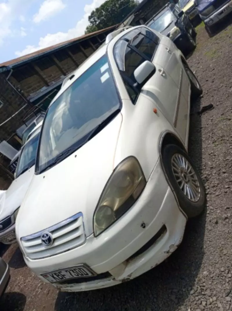Toyota Ipsum   - 2001