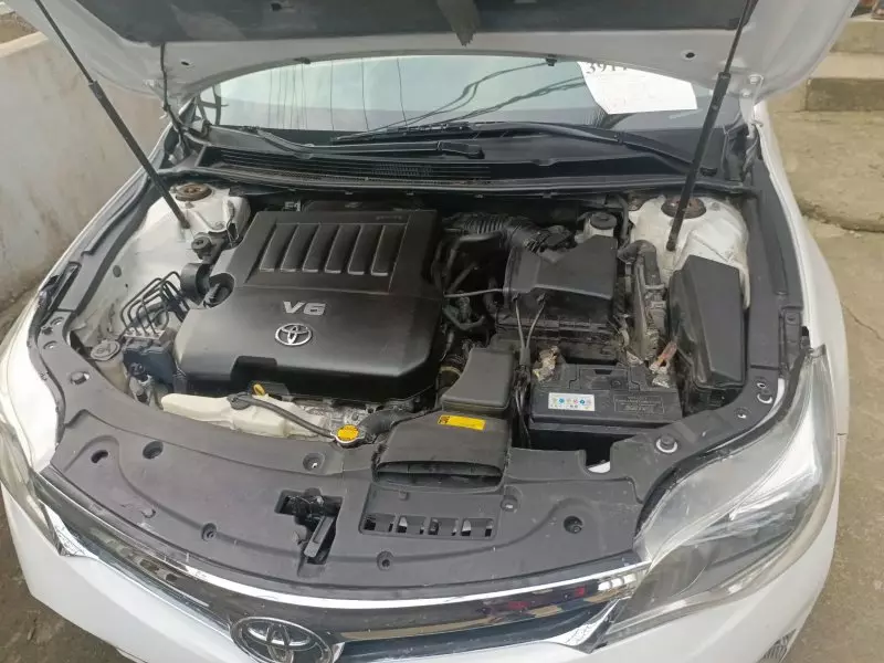Toyota Avalon   - 2013