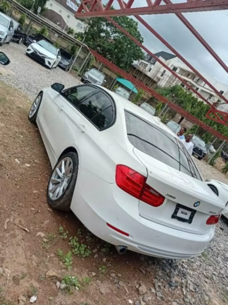 BMW 320i   - 2013