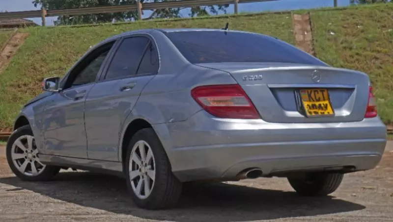 Mercedes-Benz C200   - 2011