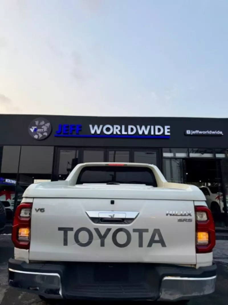 Toyota Hilux   - 2019
