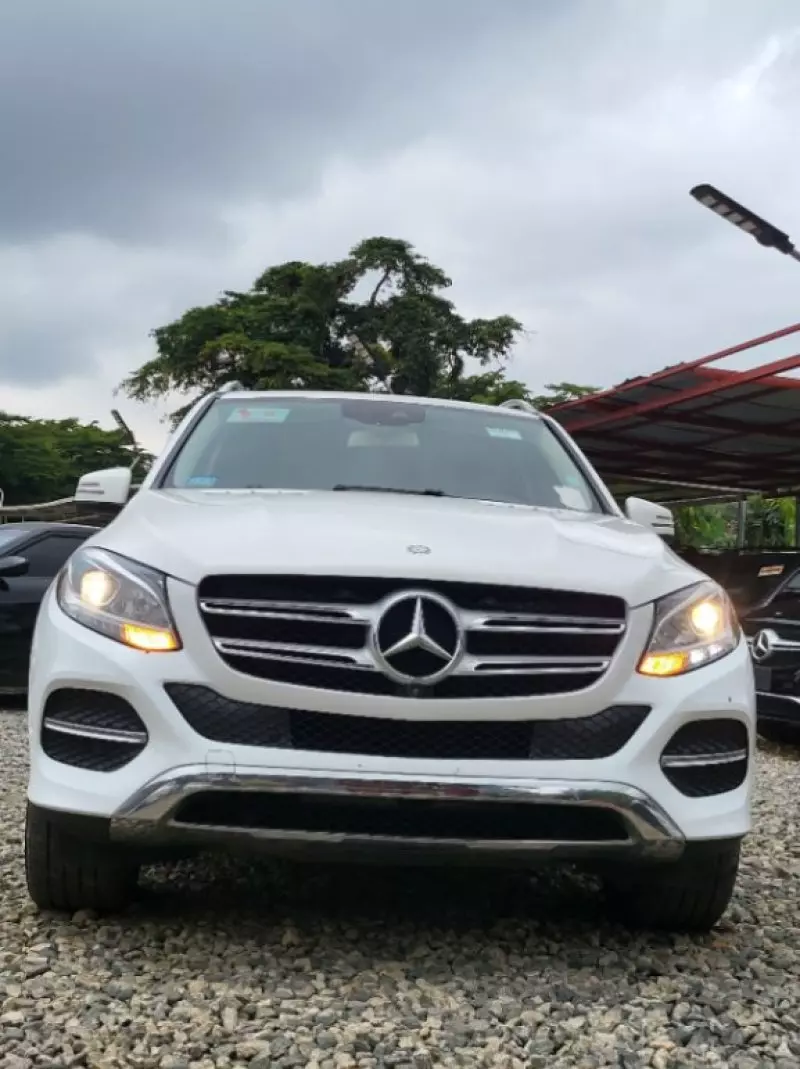 Mercedes-Benz GLE 300   - 2017