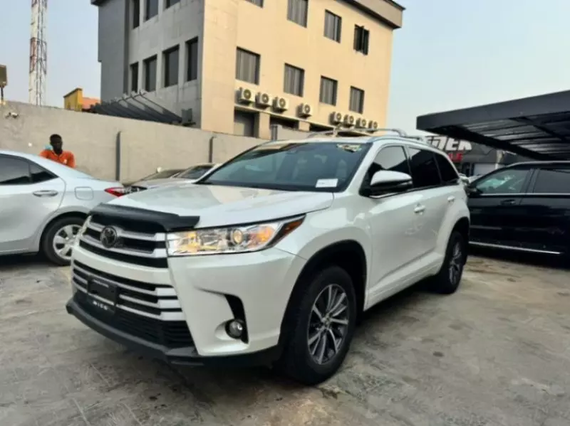 Toyota Highlander   - 2017