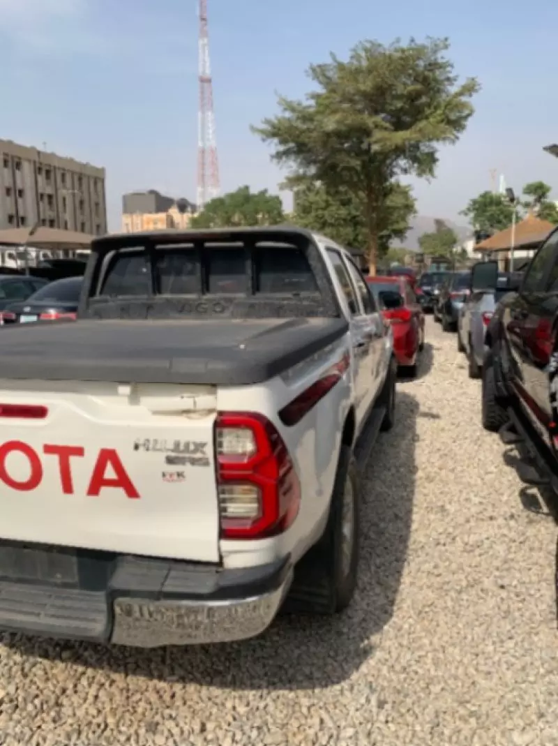 Toyota Hilux   - 2010