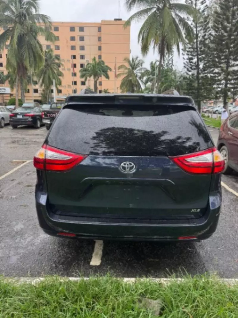 Toyota Sienna   - 2019