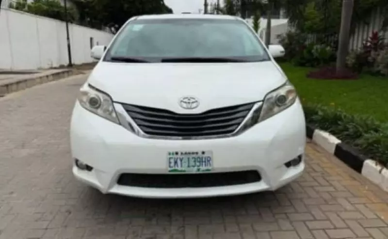Toyota Sienna   - 2006