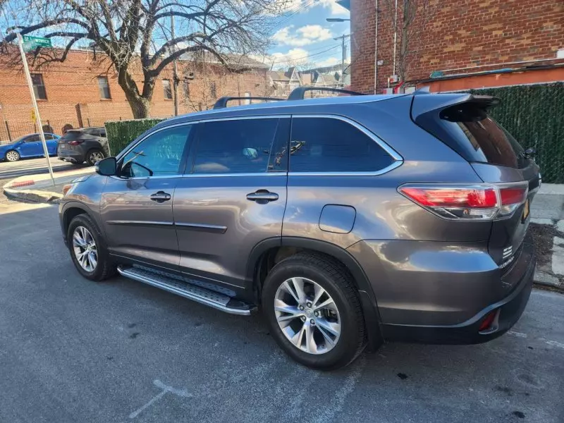 Toyota Highlander   - 2015