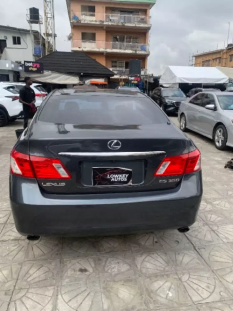Lexus ES   - 2010