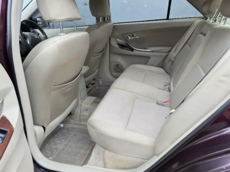 Toyota Premio    - 2011