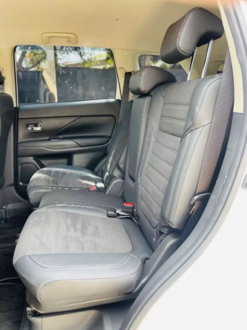 Mitsubishi OUTLANDER   - 2020