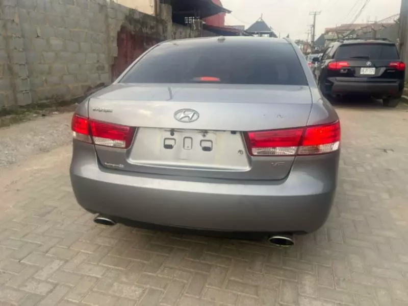 Hyundai Sonata   - 2008