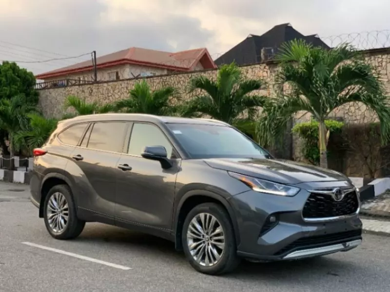 Toyota Highlander   - 2021