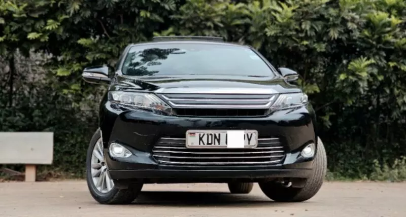 Toyota Harrier   - 2017