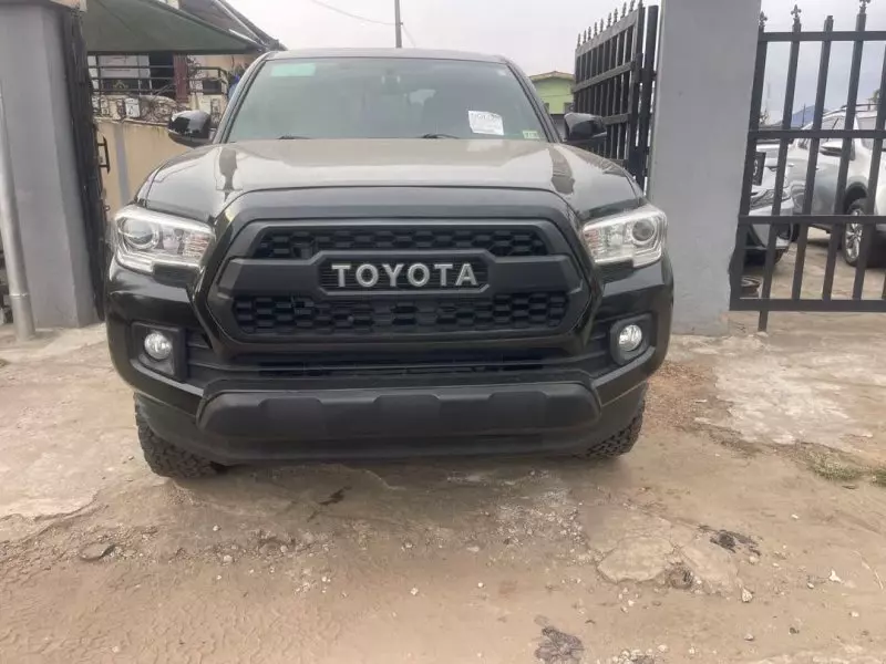 Toyota Tacoma   - 2017