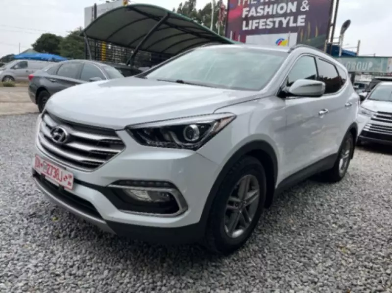 Hyundai Santa Fe   - 2017
