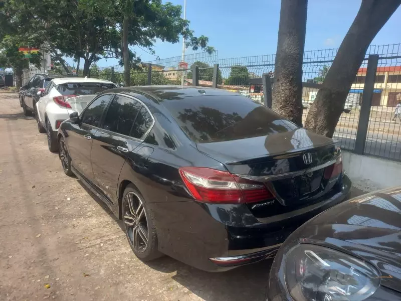 Honda Accord   - 2017