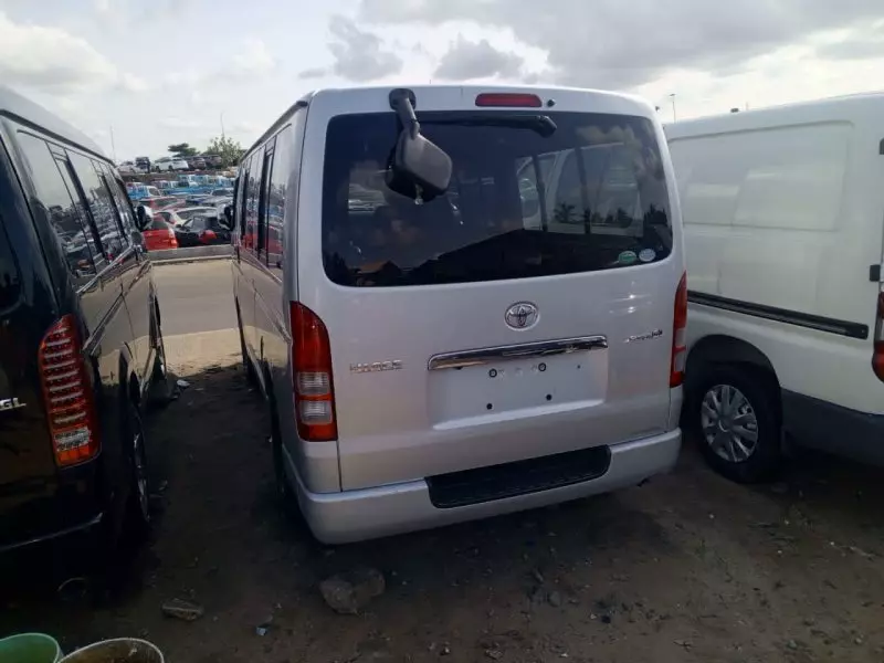 Toyota Hiace   - 2012