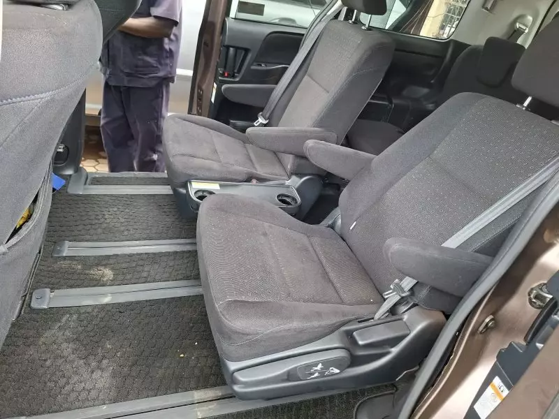 Toyota Noah   - 2016