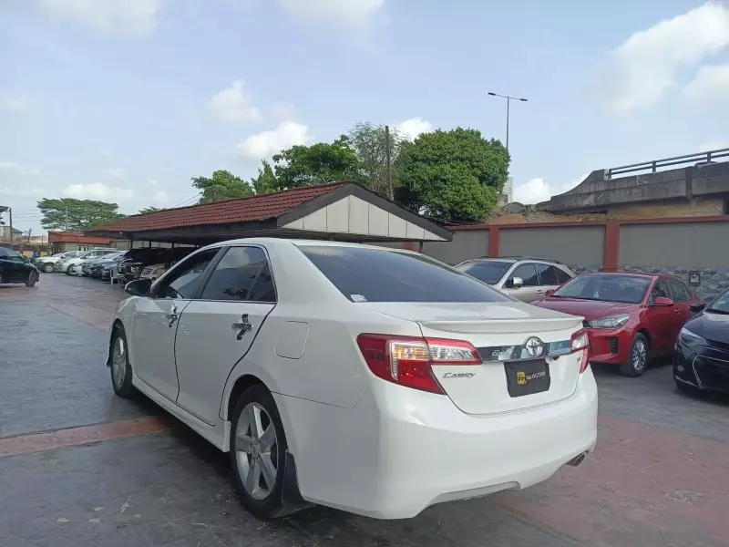 Toyota camry   - 2012