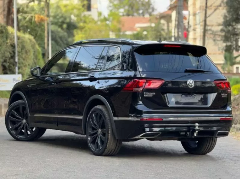 Volkswagen Tiguan   - 2014