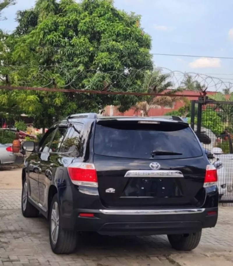 Toyota Highlander   - 2013