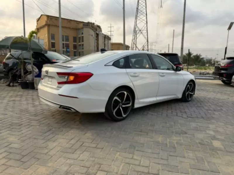 Honda Accord   - 2022