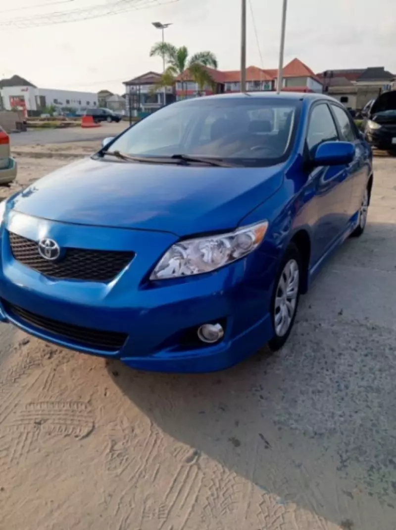 Toyota Corolla   - 2009