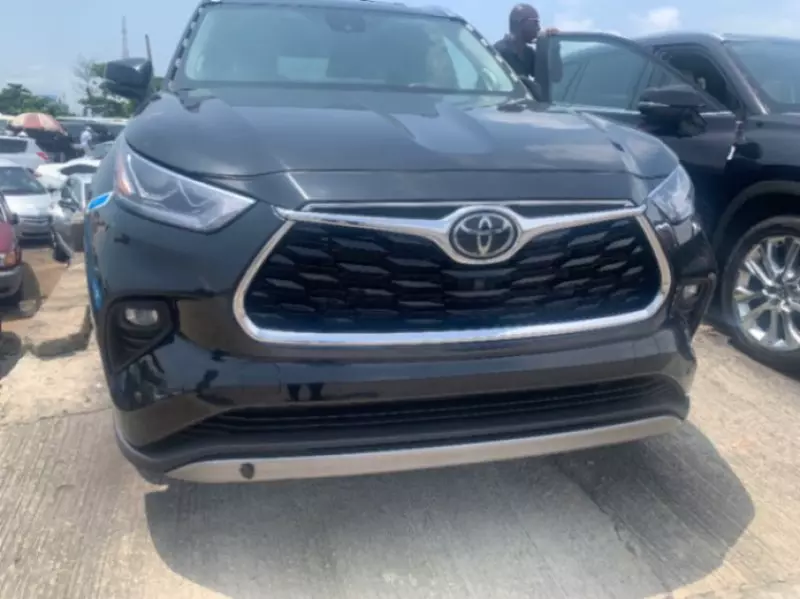 Toyota Highlander   -