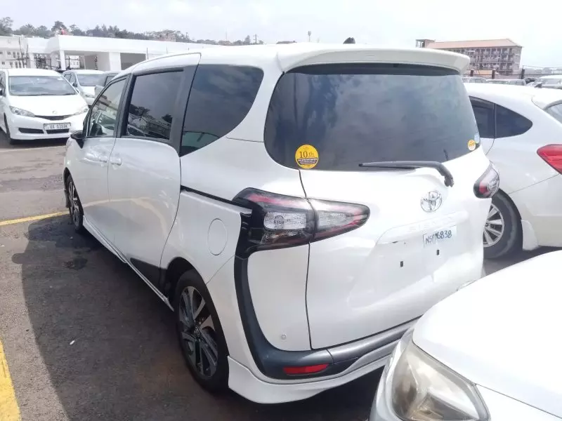 Toyota Sienta   - 2016