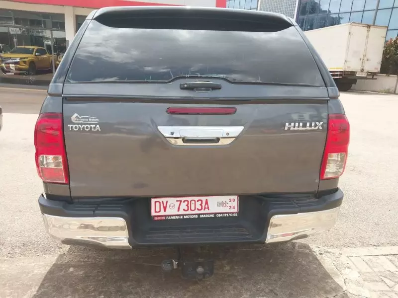 Toyota Hilux Revo    - 2015
