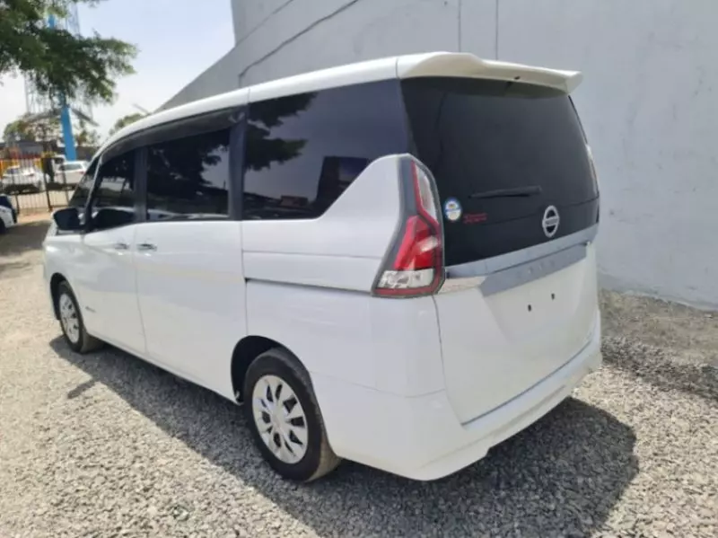 Nissan Serena   - 2018