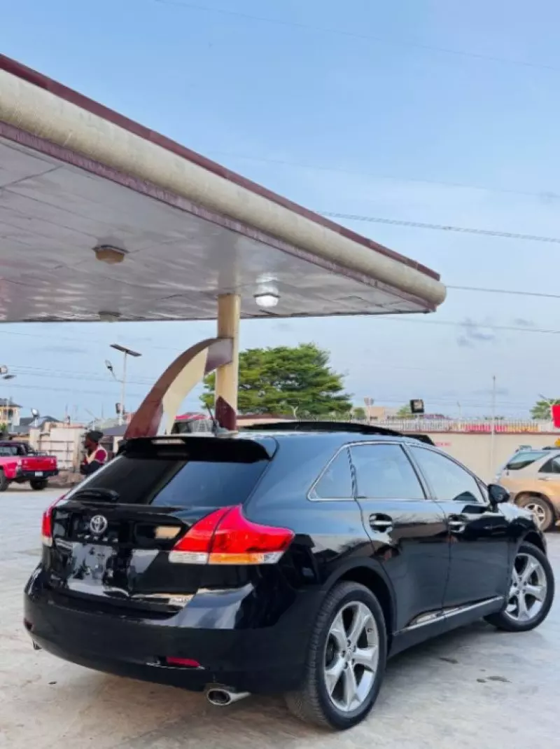 Toyota Venza   - 2011